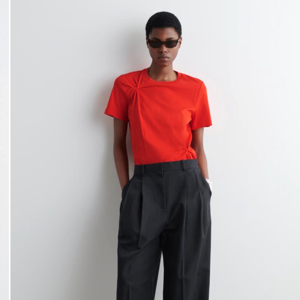 NWT COS Knot-Detail T-Shirt, size XS, color red